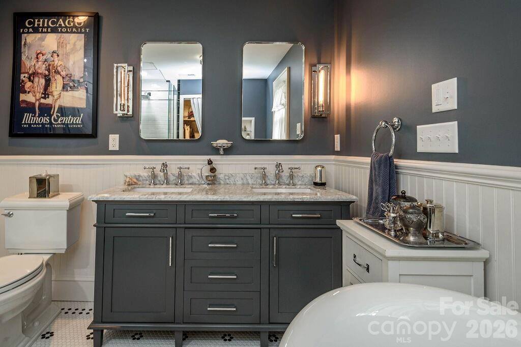 832 4th Avenue West, Hendersonville, NC 28739