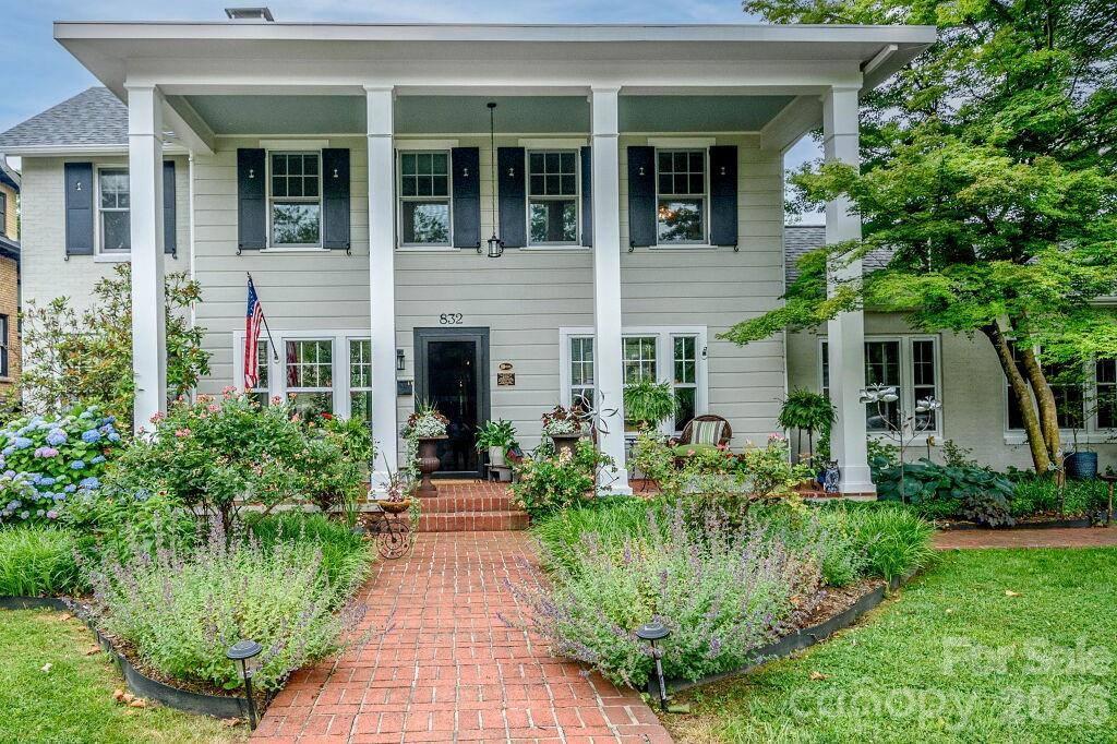 832 4th Avenue West, Hendersonville, NC 28739