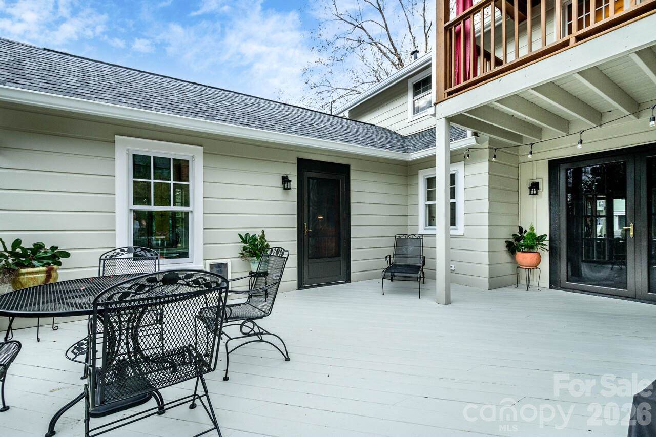 832 4th Avenue West, Hendersonville, NC 28739