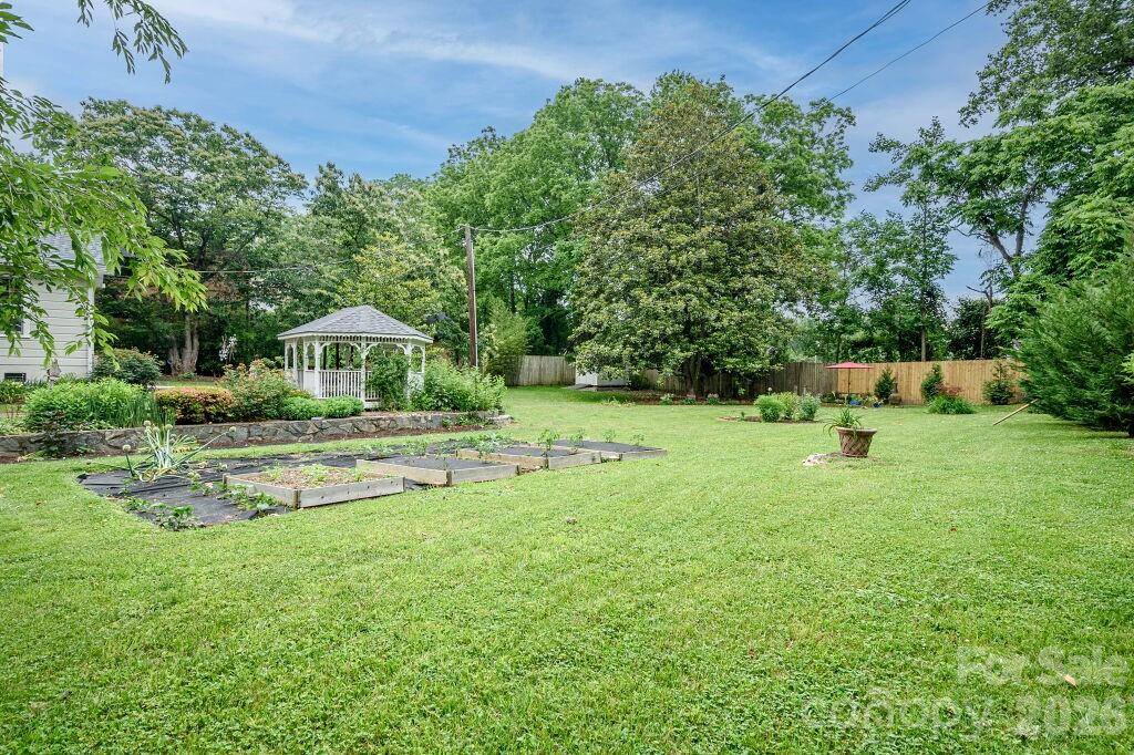 832 4th Avenue West, Hendersonville, NC 28739