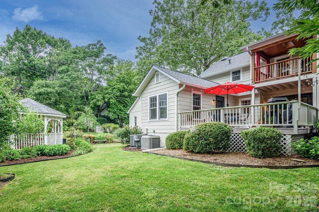 832 4th Avenue West, Hendersonville, NC 28739