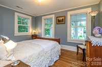 832 4th Avenue West, Hendersonville, NC 28739