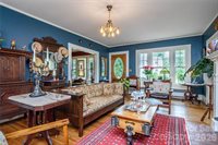 832 4th Avenue West, Hendersonville, NC 28739