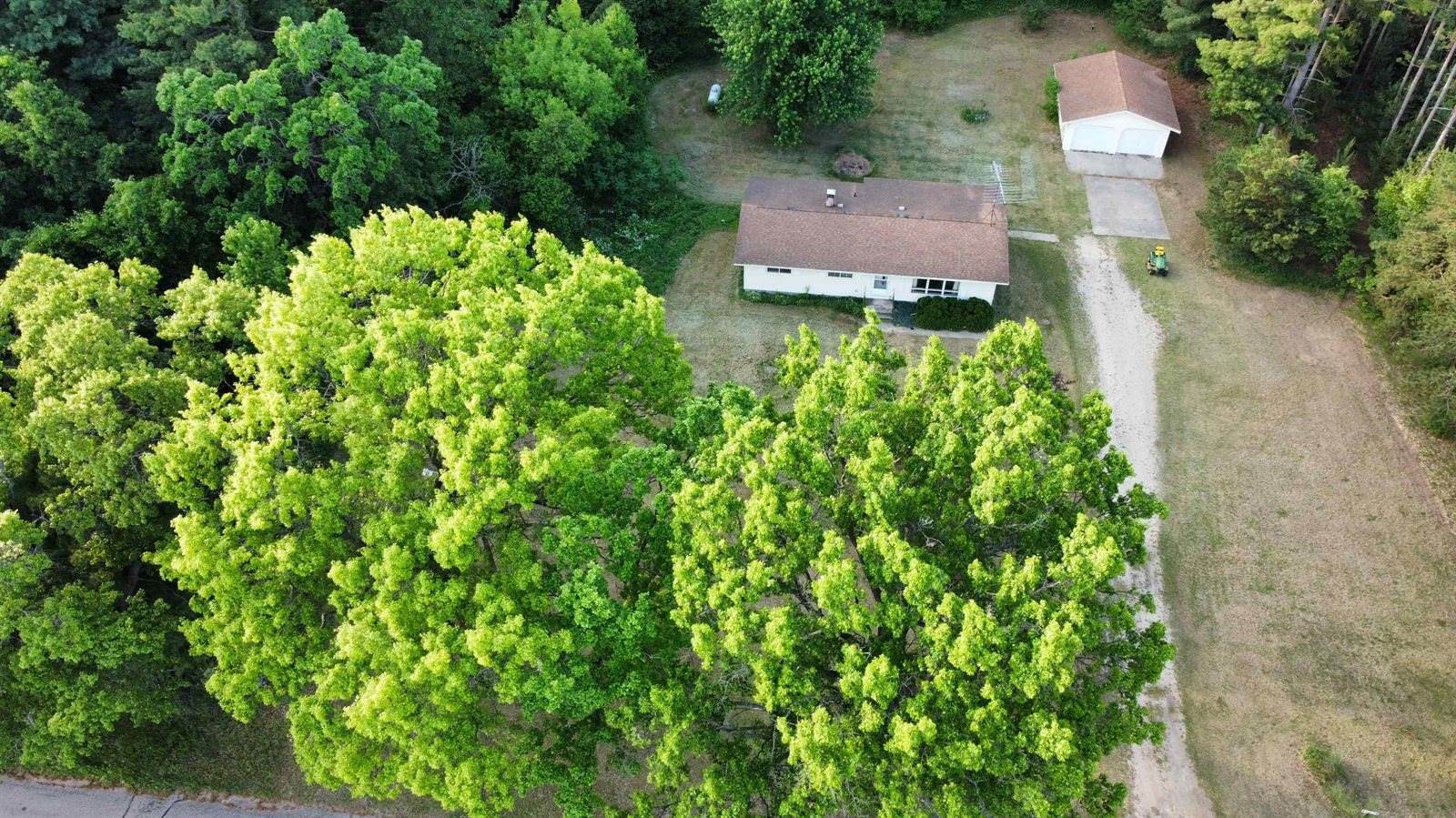 W13940 Beechnut Avenue, Hancock, WI 54943