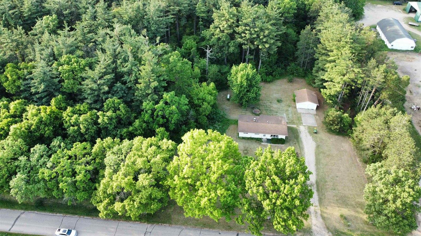 W13940 Beechnut Avenue, Hancock, WI 54943