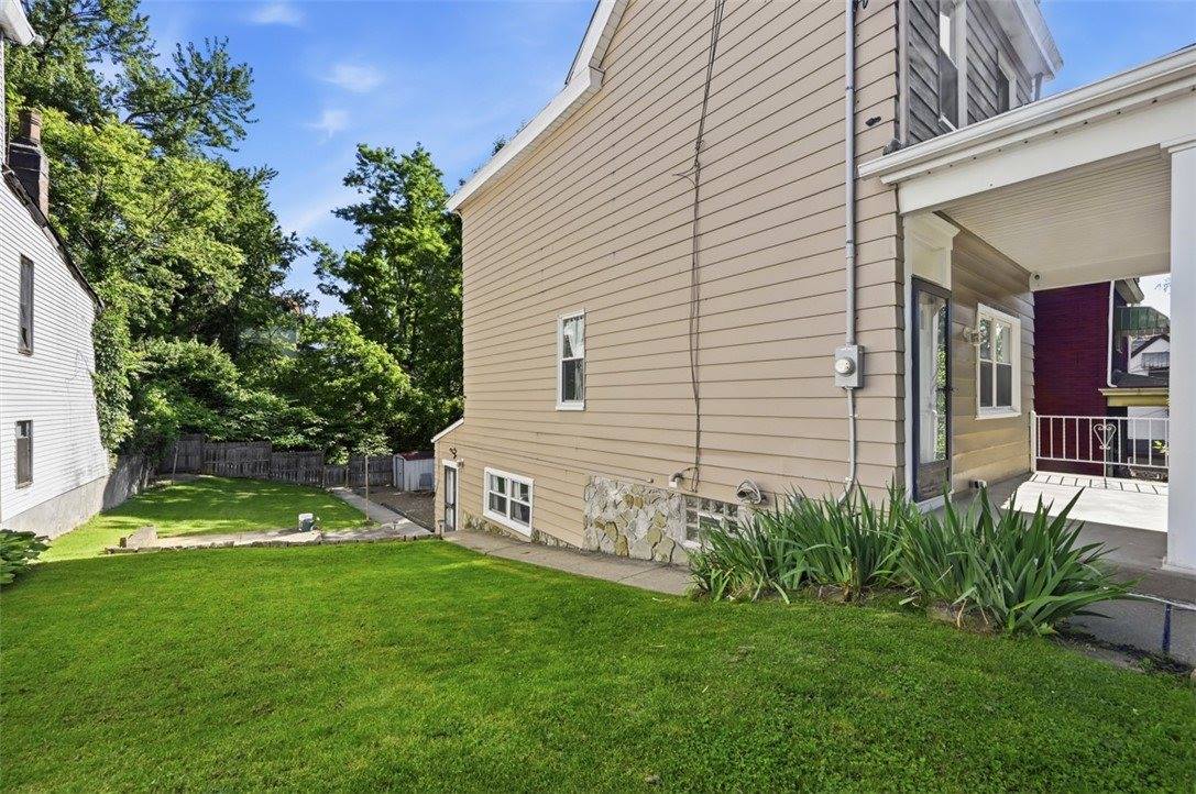 2517 Wiese St, Arlington, PA 15210