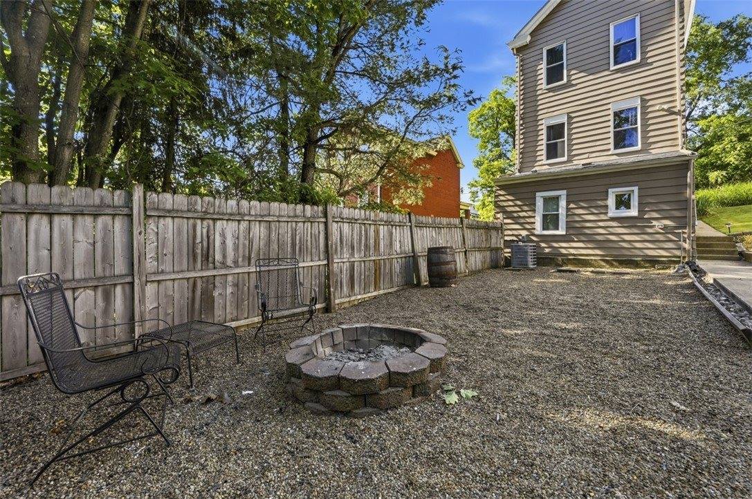 2517 Wiese St, Arlington, PA 15210