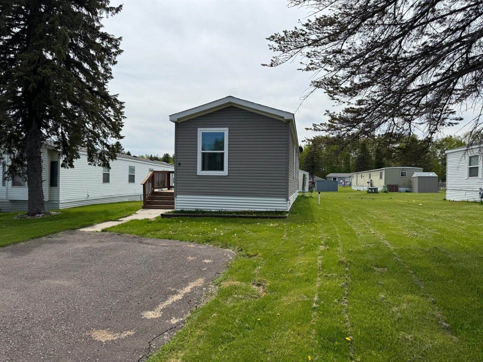 8 Holt Dr., Duluth, MN 55808