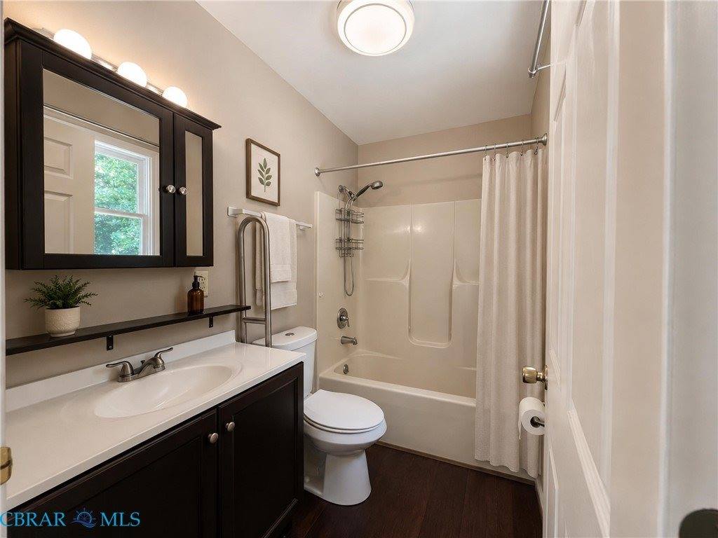 8253 Manor Drive, Gloucester, VA 23061