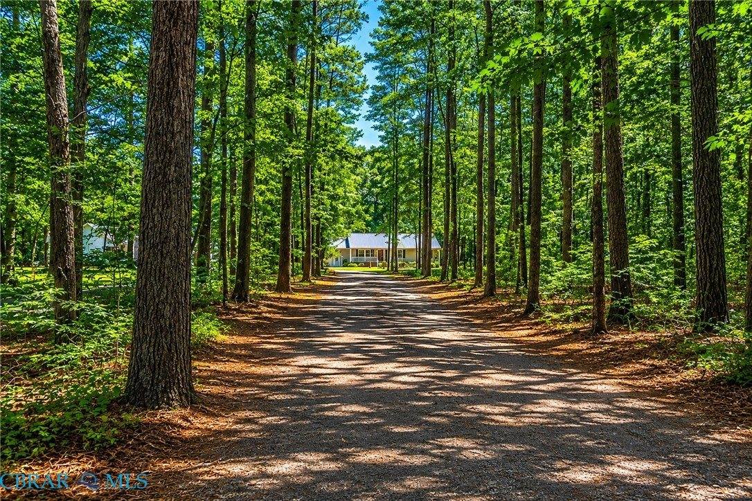8253 Manor Drive, Gloucester, VA 23061
