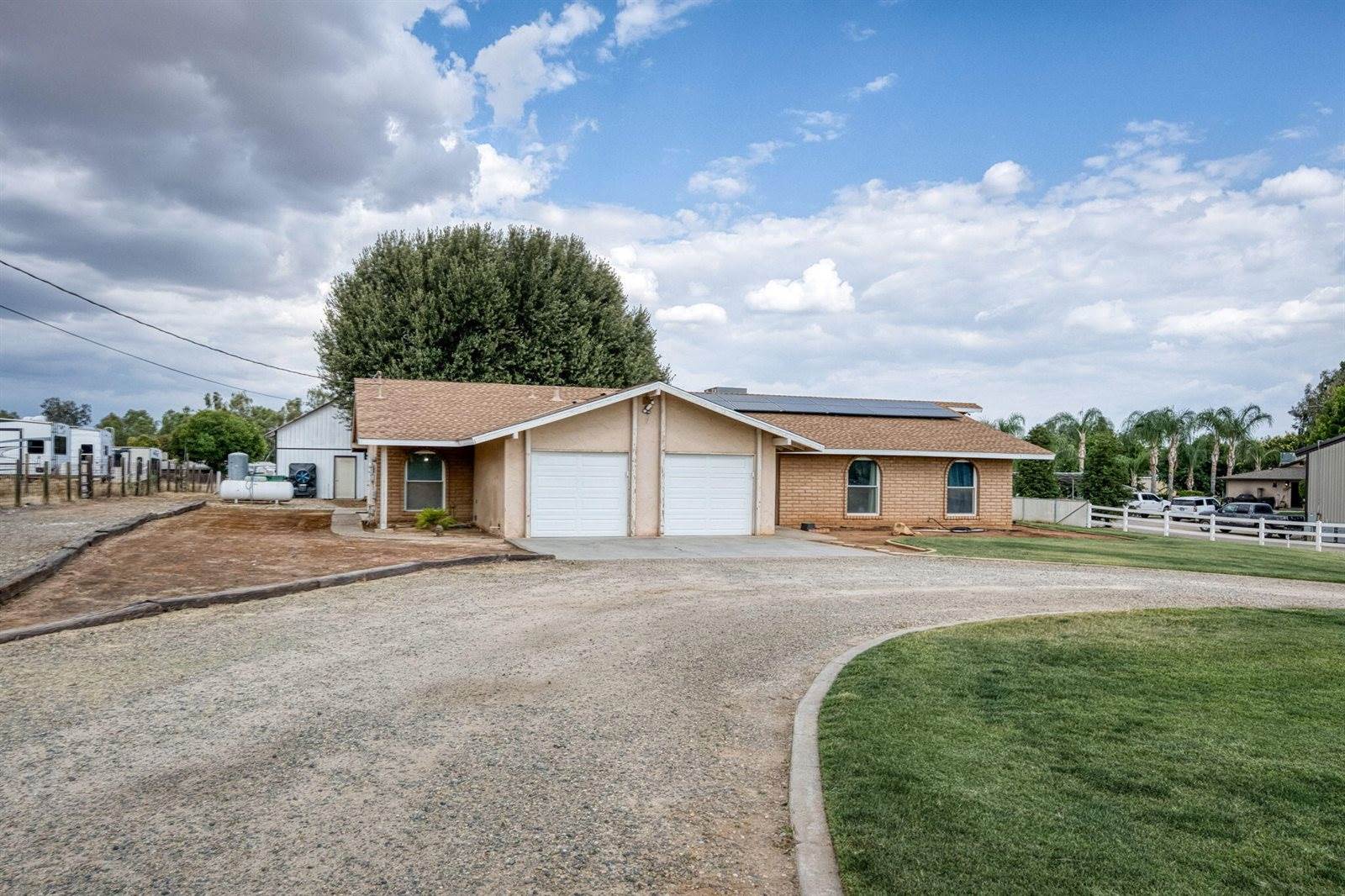 5602 North Mccall Avenue, Clovis, CA 93619