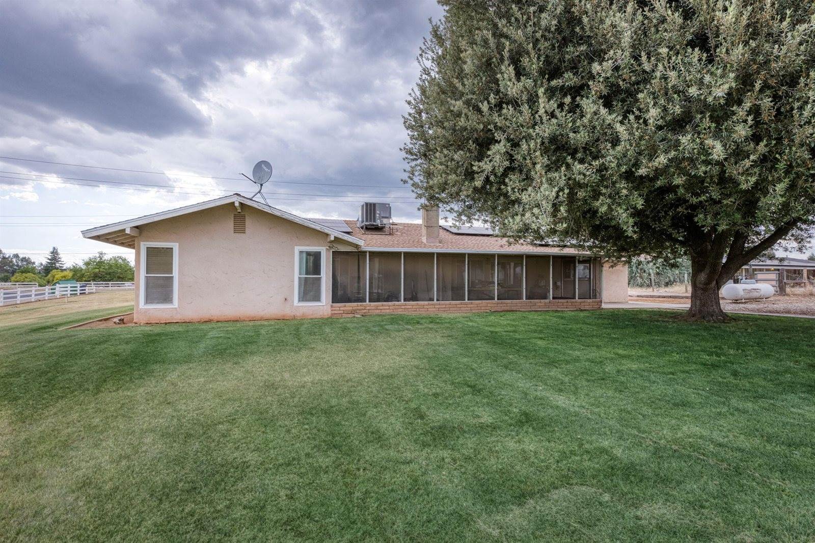 5602 North Mccall Avenue, Clovis, CA 93619