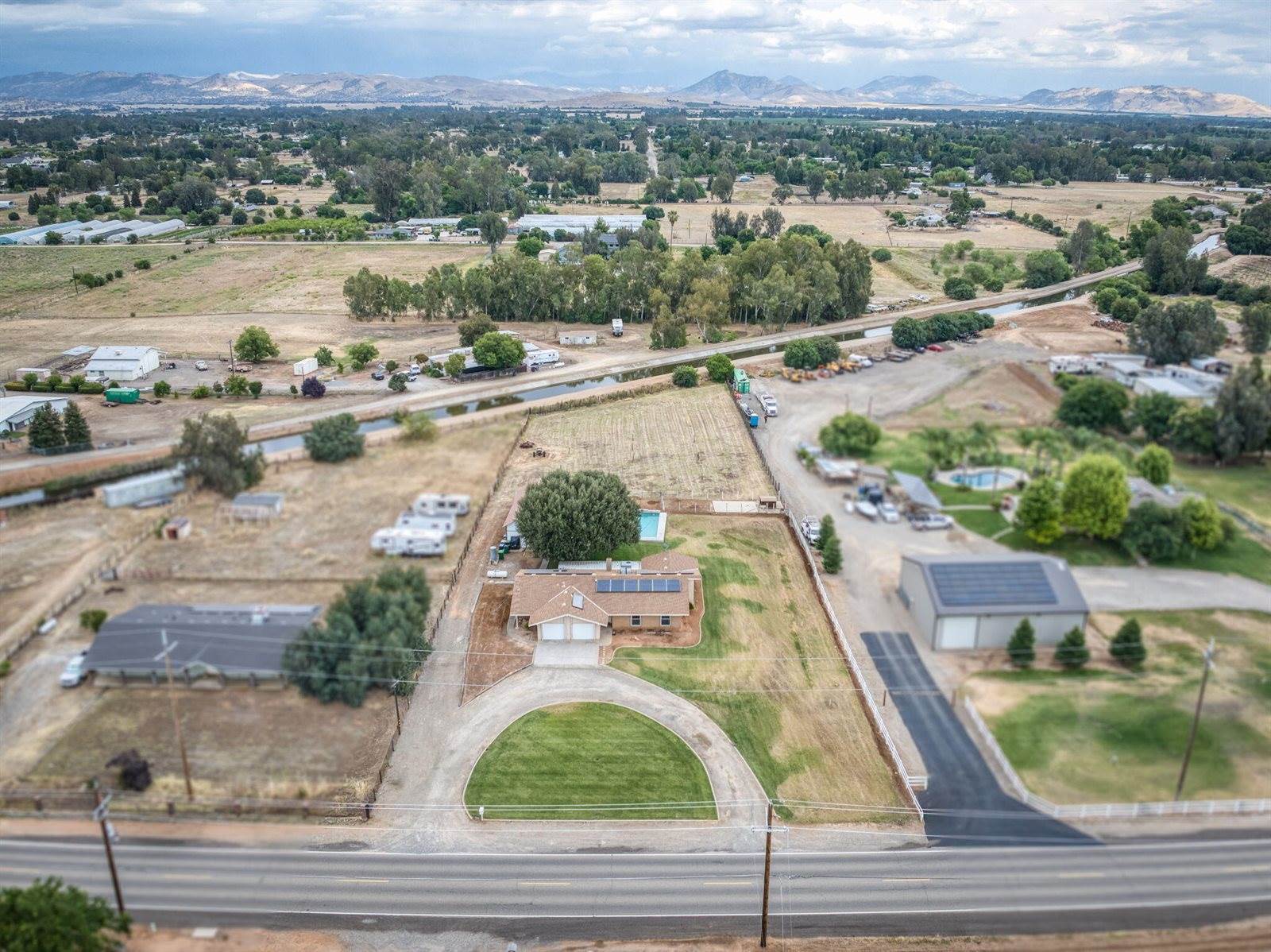 5602 North Mccall Avenue, Clovis, CA 93619