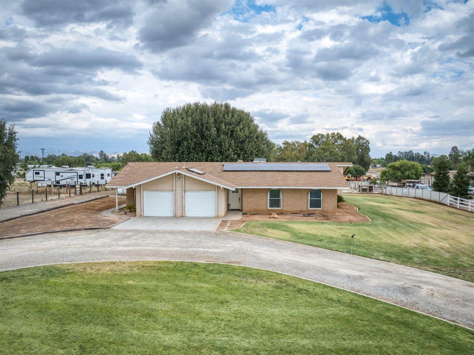 5602 North Mccall Avenue, Clovis, CA 93619