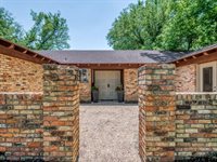 509 Winchester Dr, Tyler, TX 75701