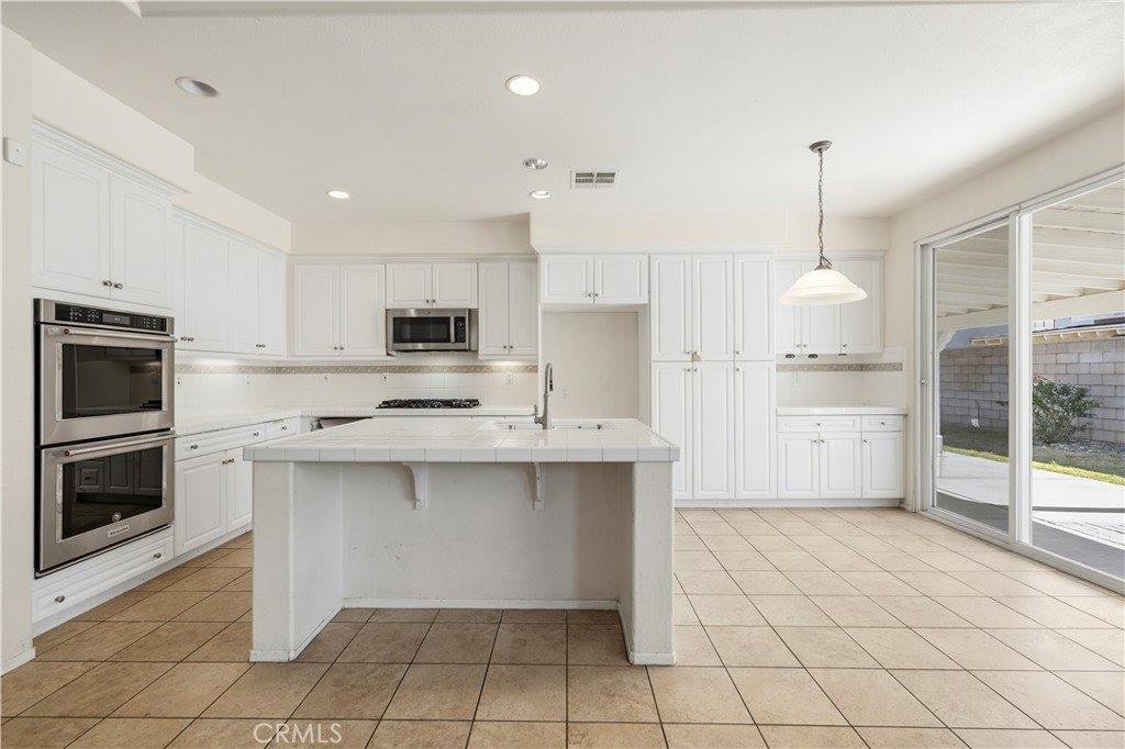 44022 Raven Lane, Lancaster, CA 93536