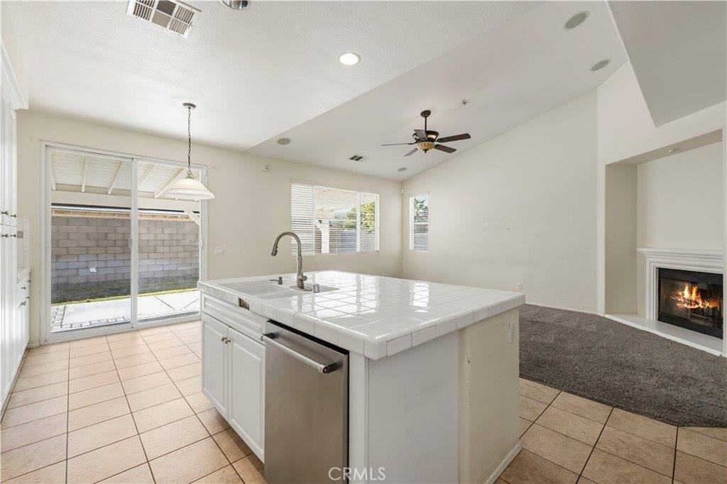 44022 Raven Lane, Lancaster, CA 93536