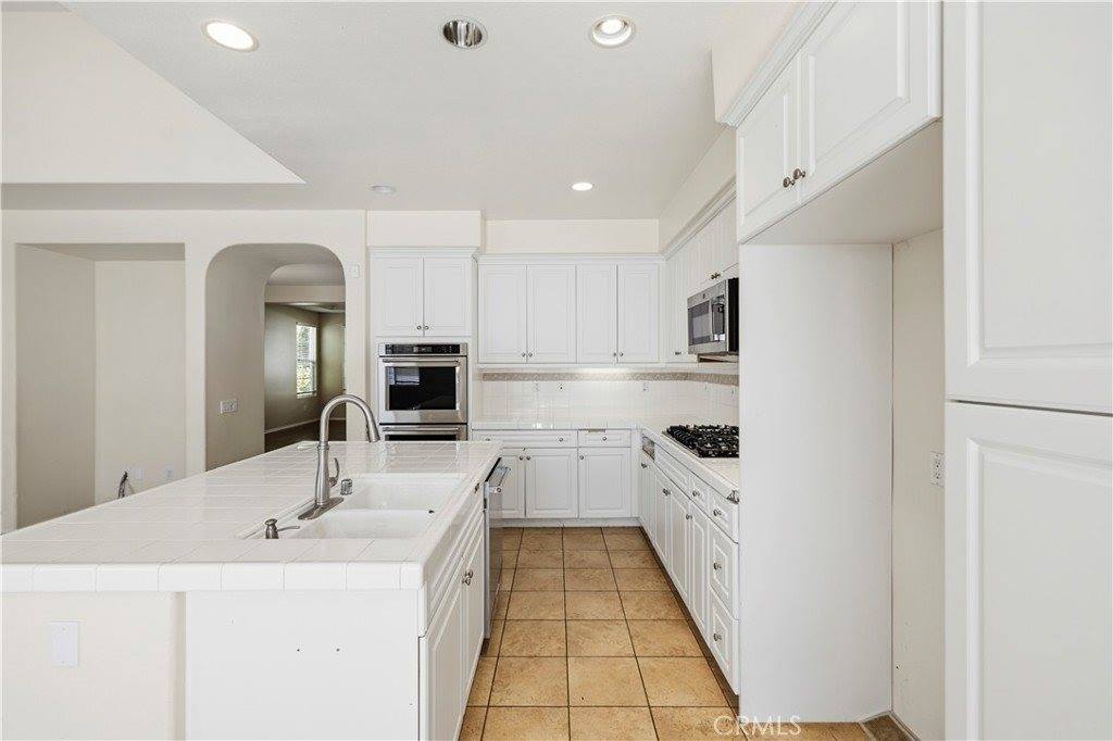 44022 Raven Lane, Lancaster, CA 93536