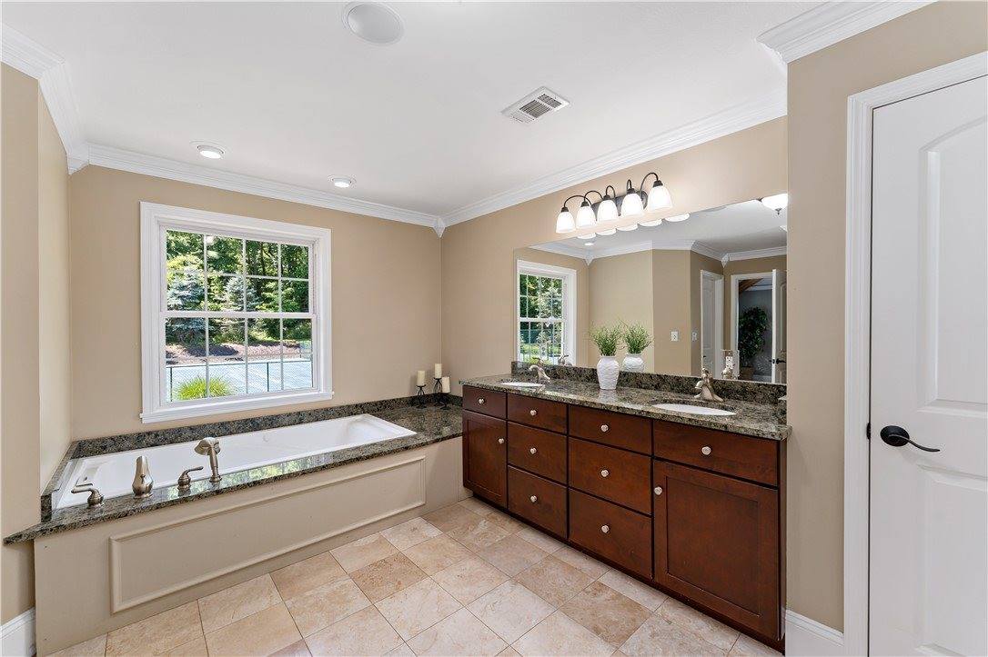4021 Bakerstown Rd, Richland, PA 15044