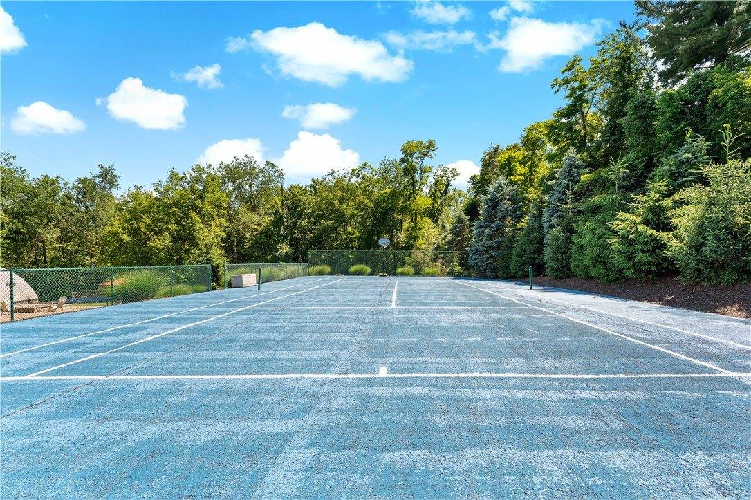 4021 Bakerstown Rd, Richland, PA 15044