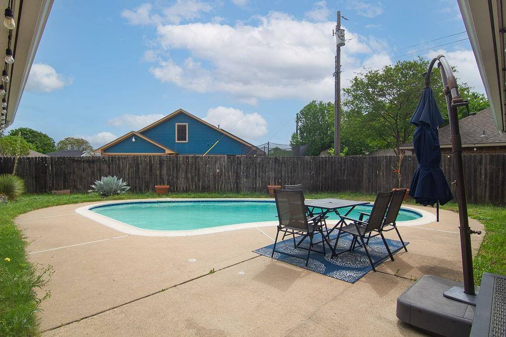 304 Johnston Boulevard, Waxahachie, TX 75165