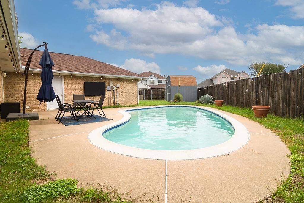 304 Johnston Boulevard, Waxahachie, TX 75165