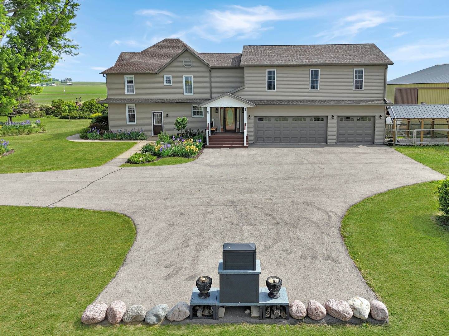 9214 North Waddams Grove Road, Lena, IL 61048
