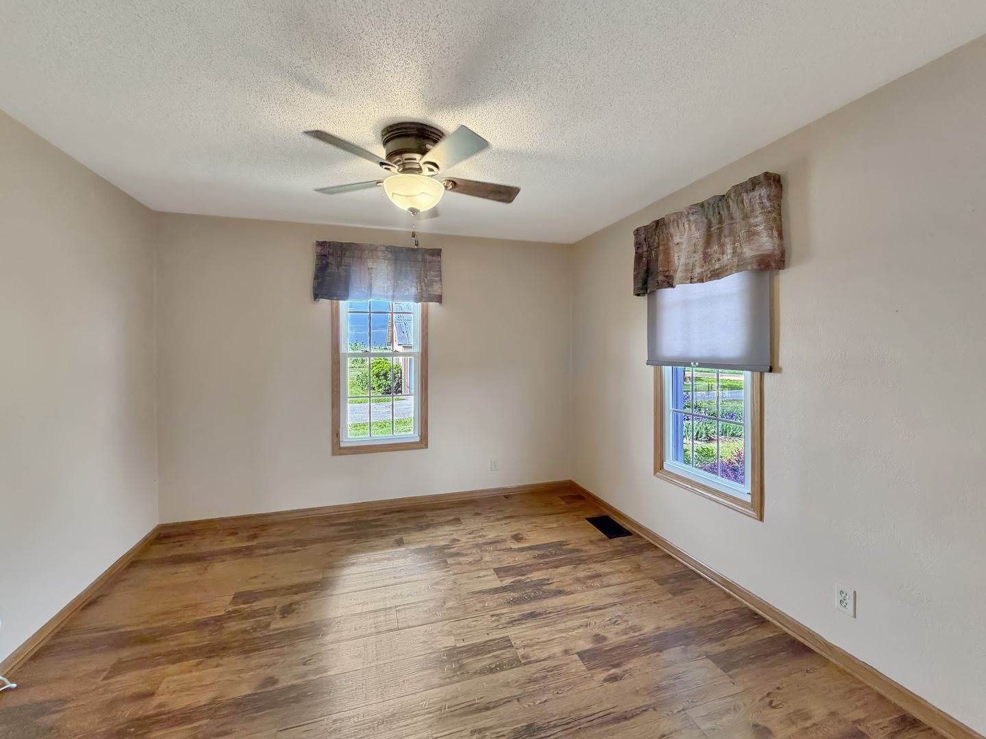 9214 North Waddams Grove Road, Lena, IL 61048