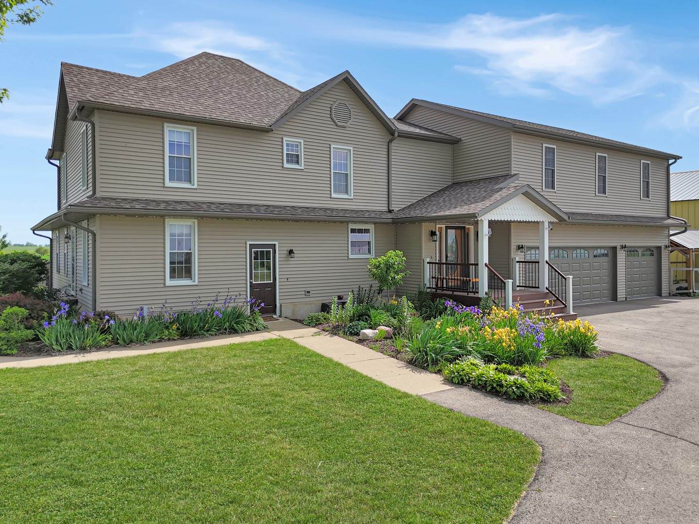 9214 North Waddams Grove Road, Lena, IL 61048