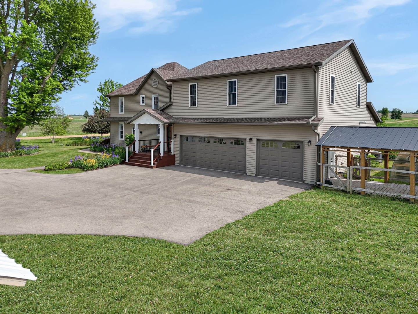9214 North Waddams Grove Road, Lena, IL 61048
