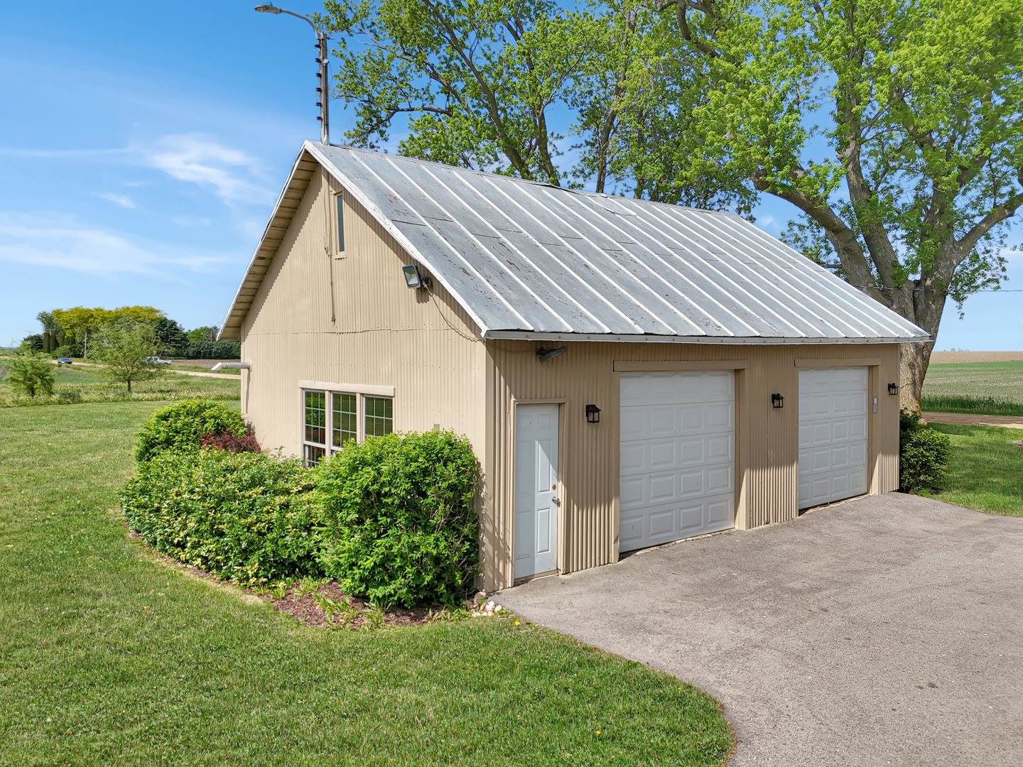 9214 North Waddams Grove Road, Lena, IL 61048