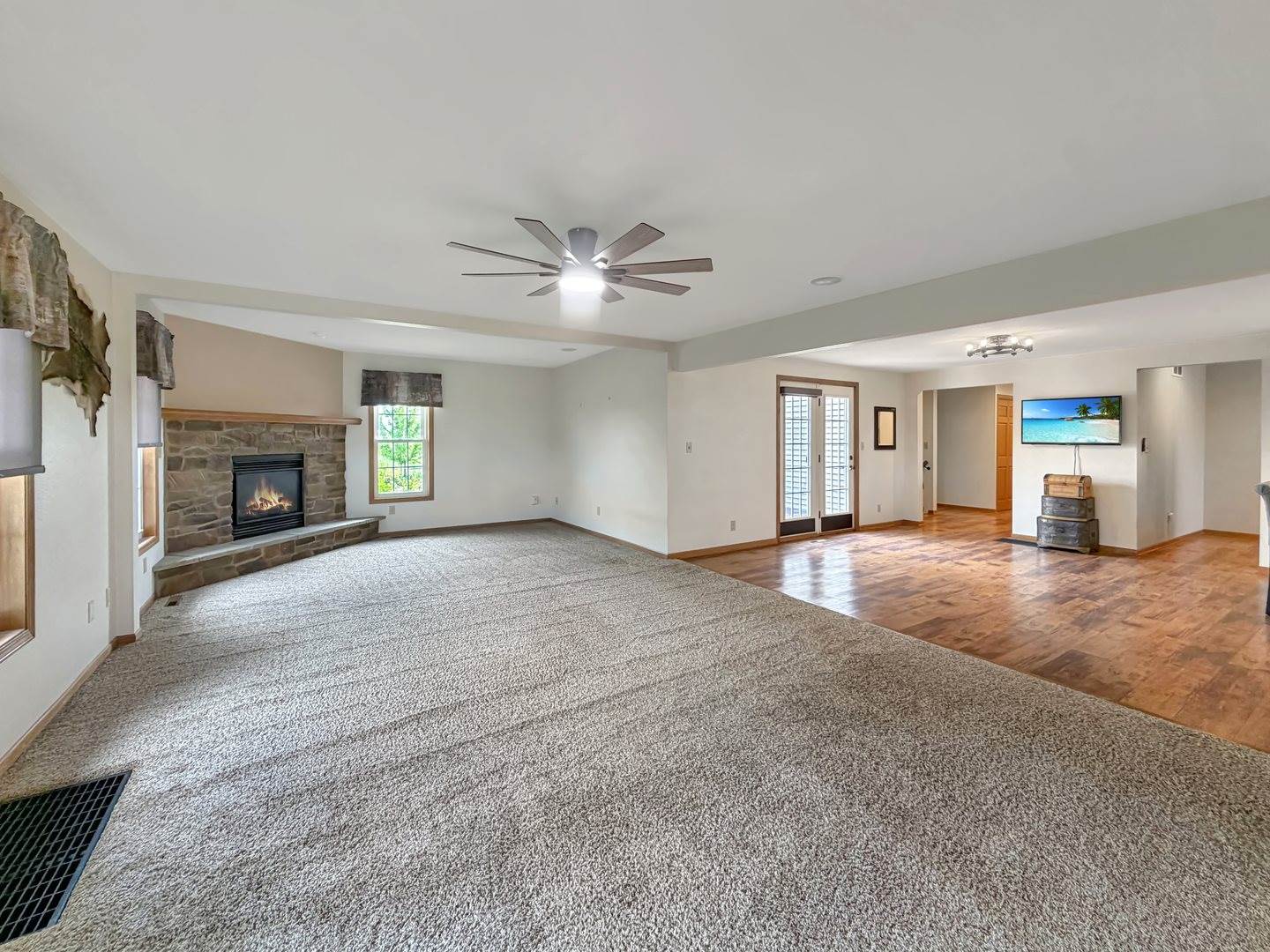 9214 North Waddams Grove Road, Lena, IL 61048