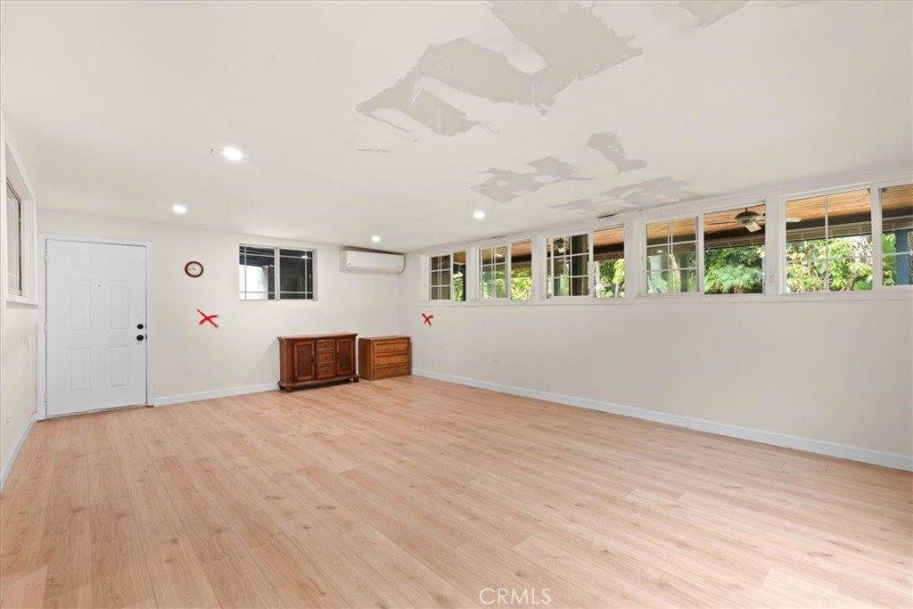 9755 Noble Ave, North Hills, CA 91343