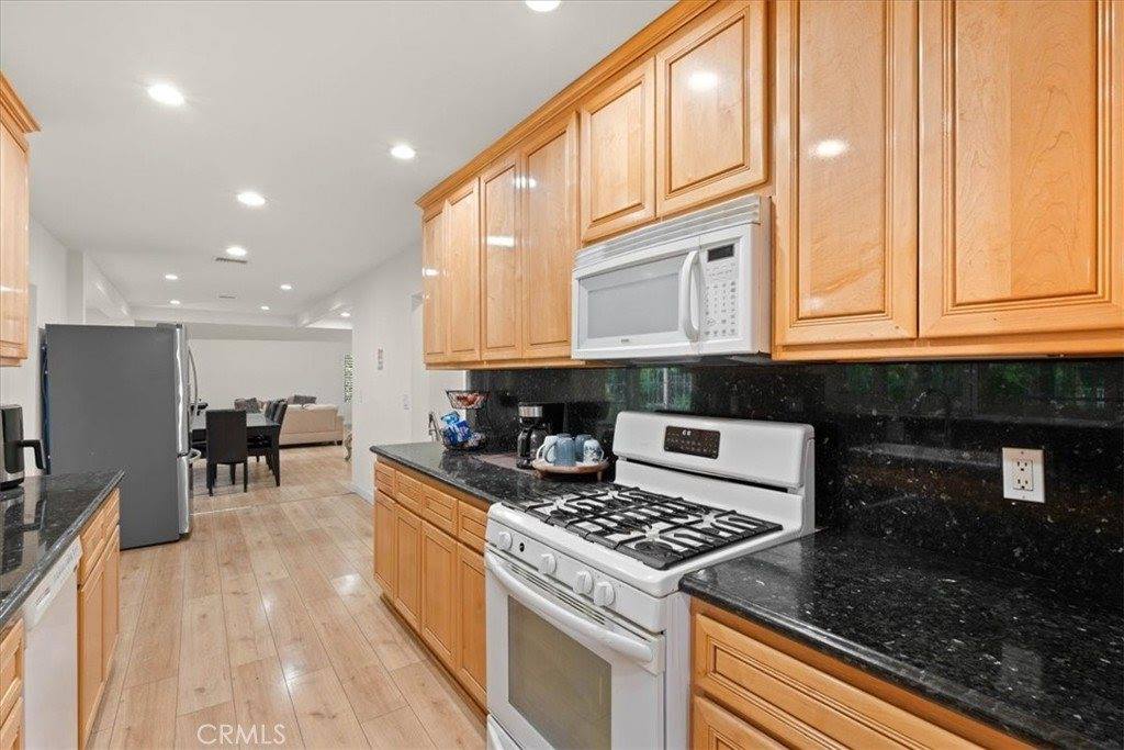 9755 Noble Ave, North Hills, CA 91343