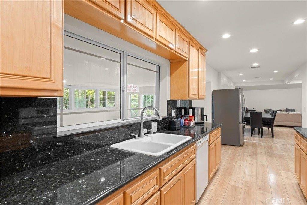 9755 Noble Ave, North Hills, CA 91343