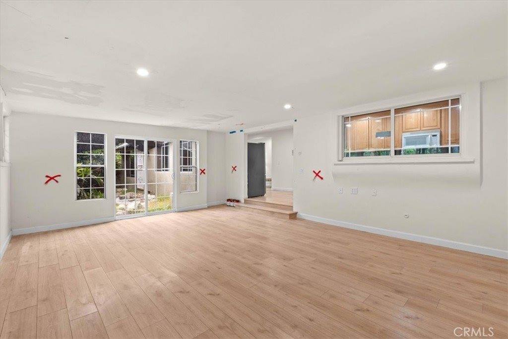 9755 Noble Ave, North Hills, CA 91343