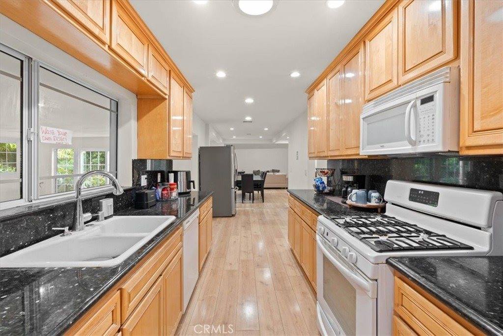 9755 Noble Ave, North Hills, CA 91343