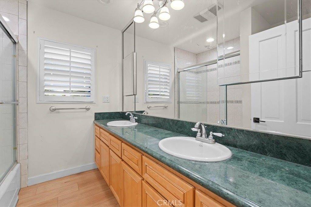9755 Noble Ave, North Hills, CA 91343