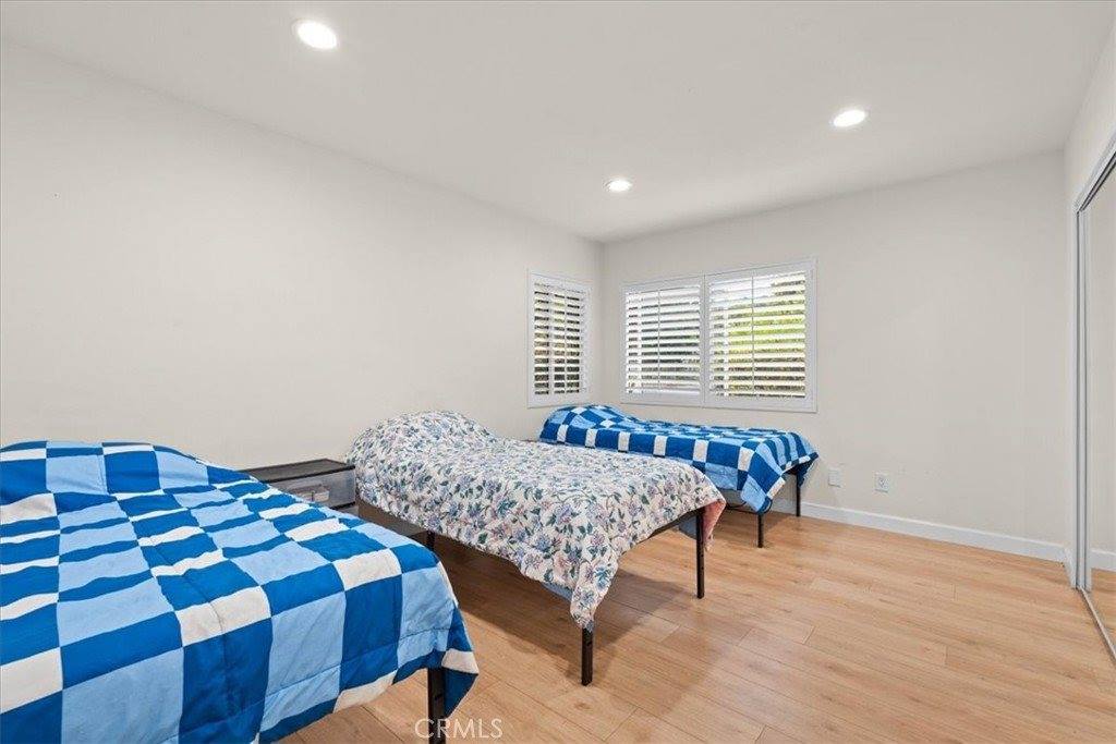 9755 Noble Ave, North Hills, CA 91343