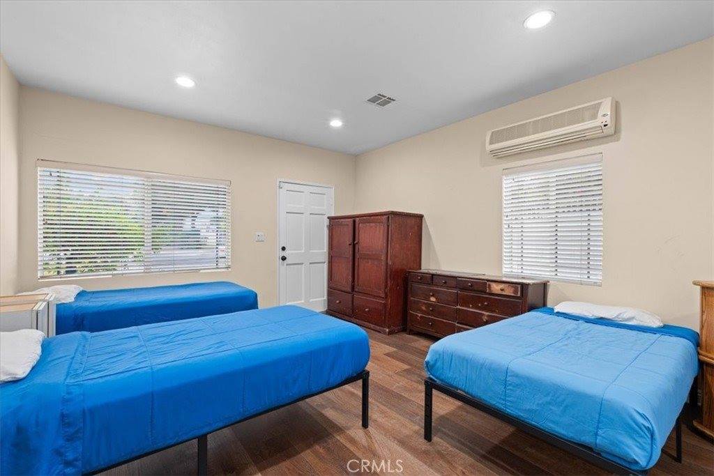 9755 Noble Ave, North Hills, CA 91343