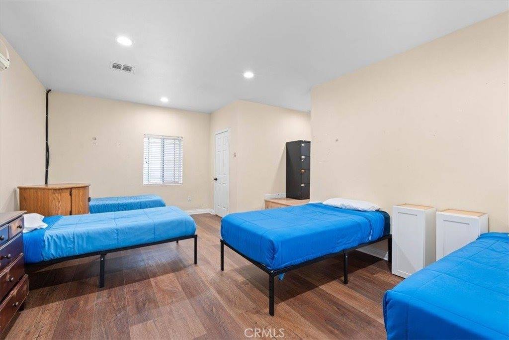 9755 Noble Ave, North Hills, CA 91343