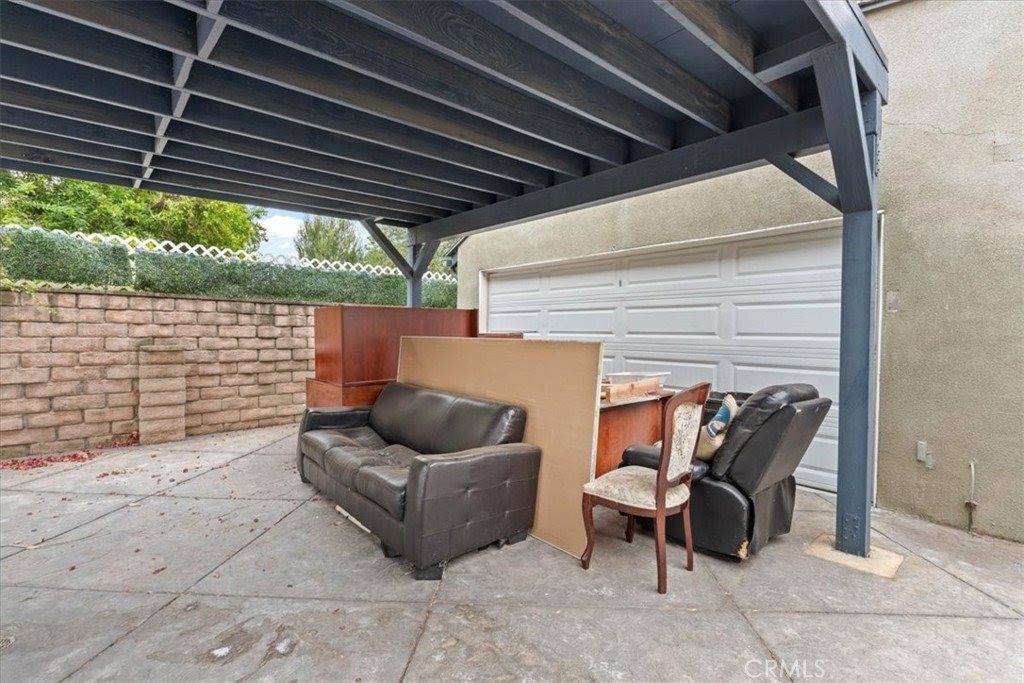 9755 Noble Ave, North Hills, CA 91343