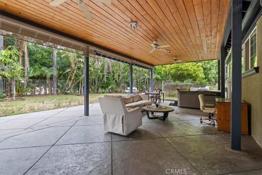9755 Noble Ave, North Hills, CA 91343