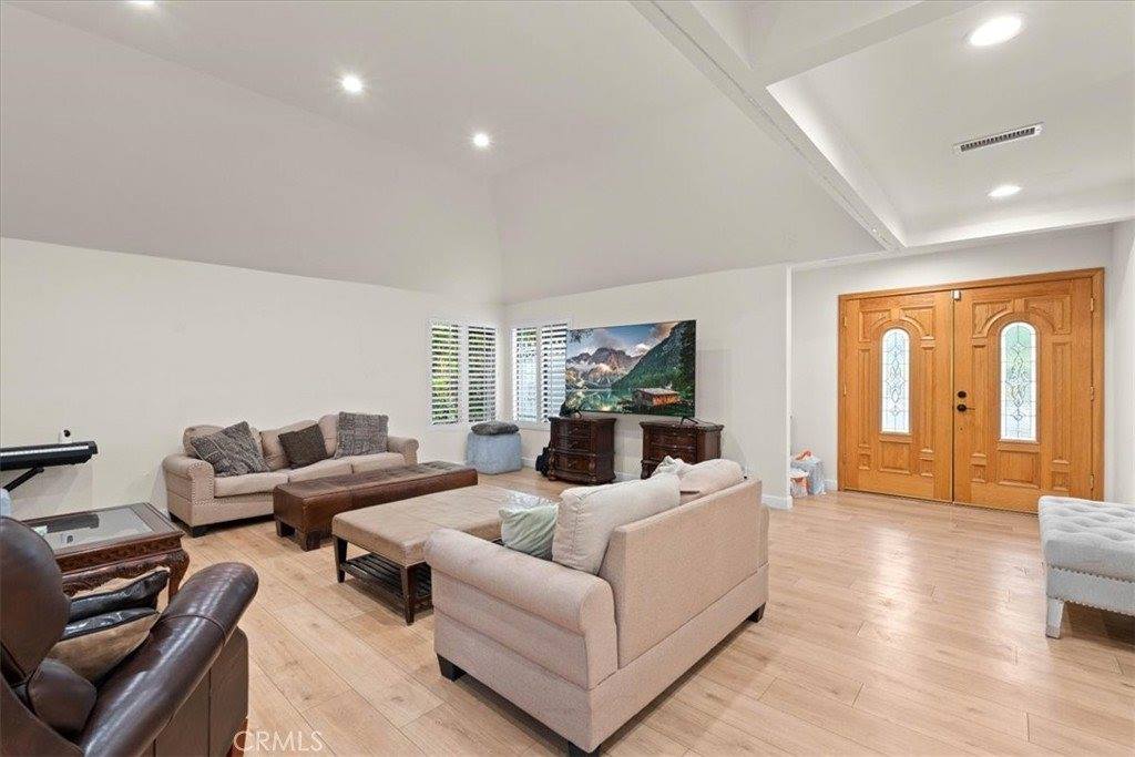 9755 Noble Ave, North Hills, CA 91343