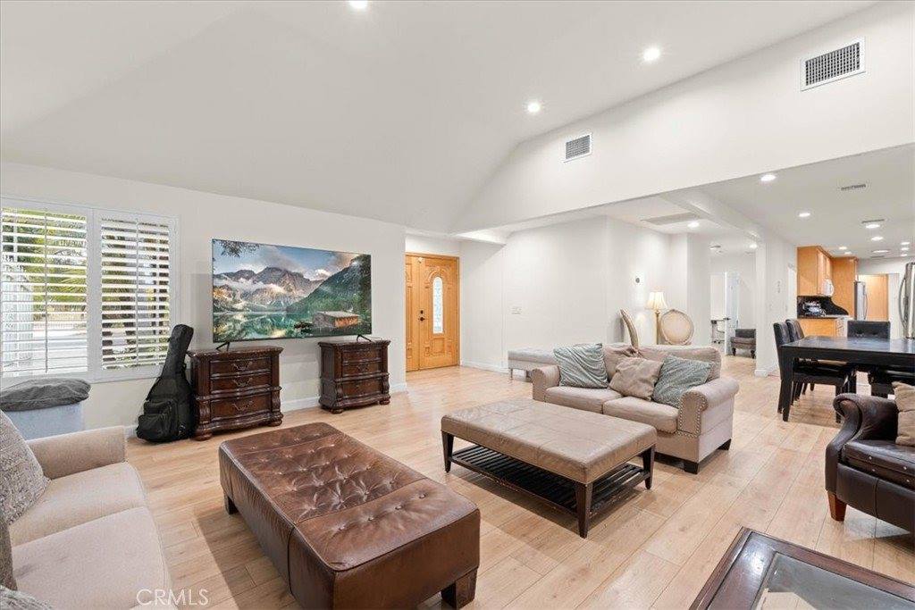 9755 Noble Ave, North Hills, CA 91343