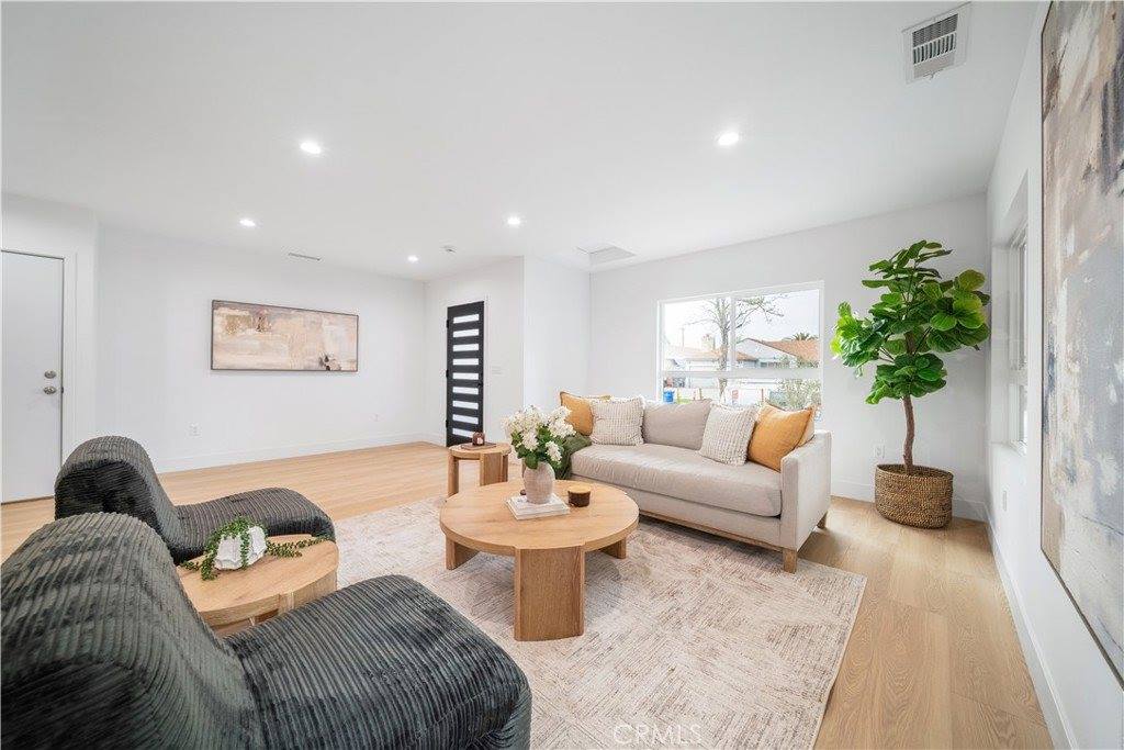 19918 Kittridge St, Winnetka, CA 91306