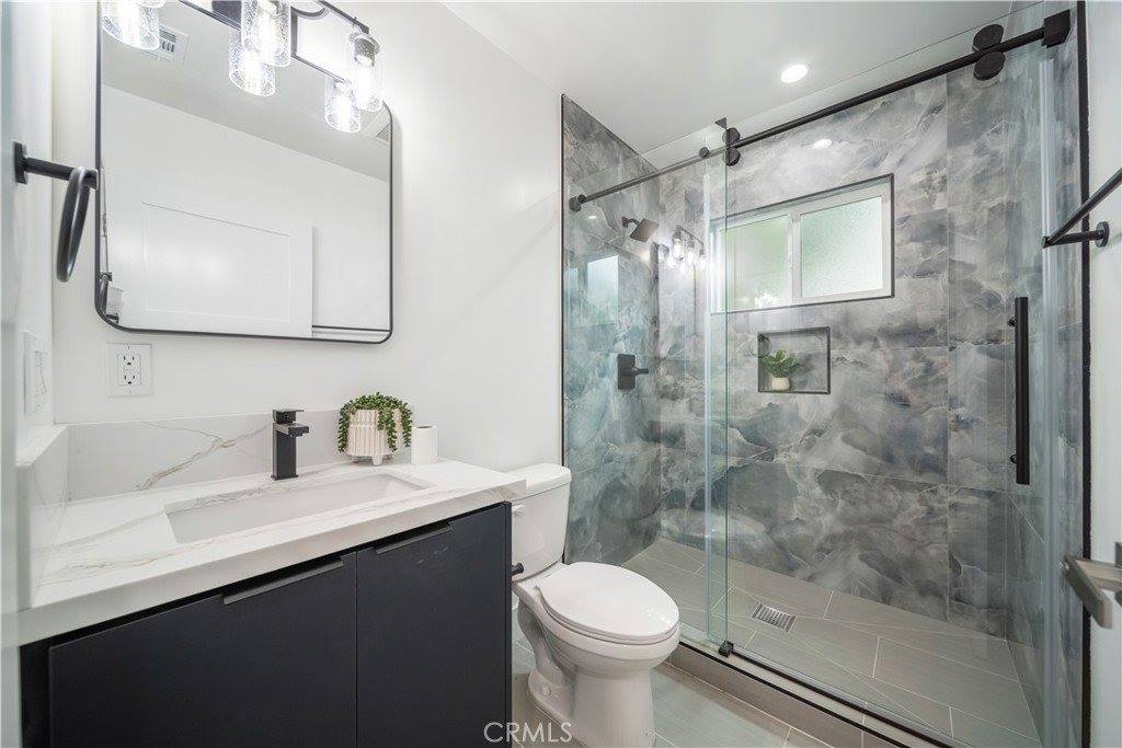 19918 Kittridge St, Winnetka, CA 91306