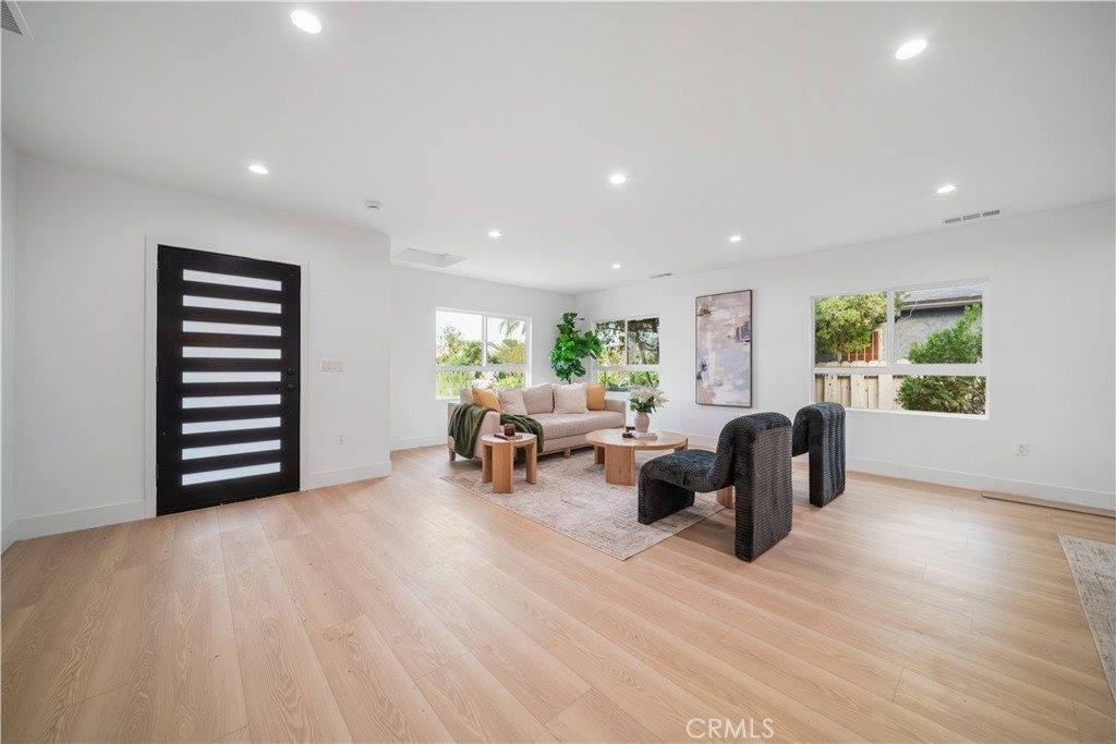 19918 Kittridge St, Winnetka, CA 91306