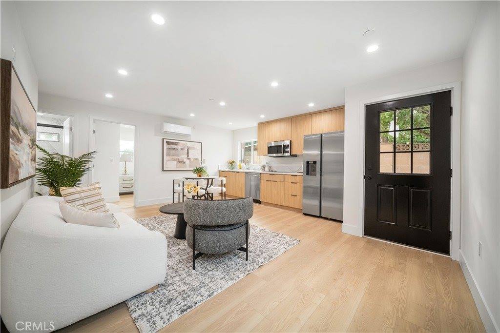 19918 Kittridge St, Winnetka, CA 91306