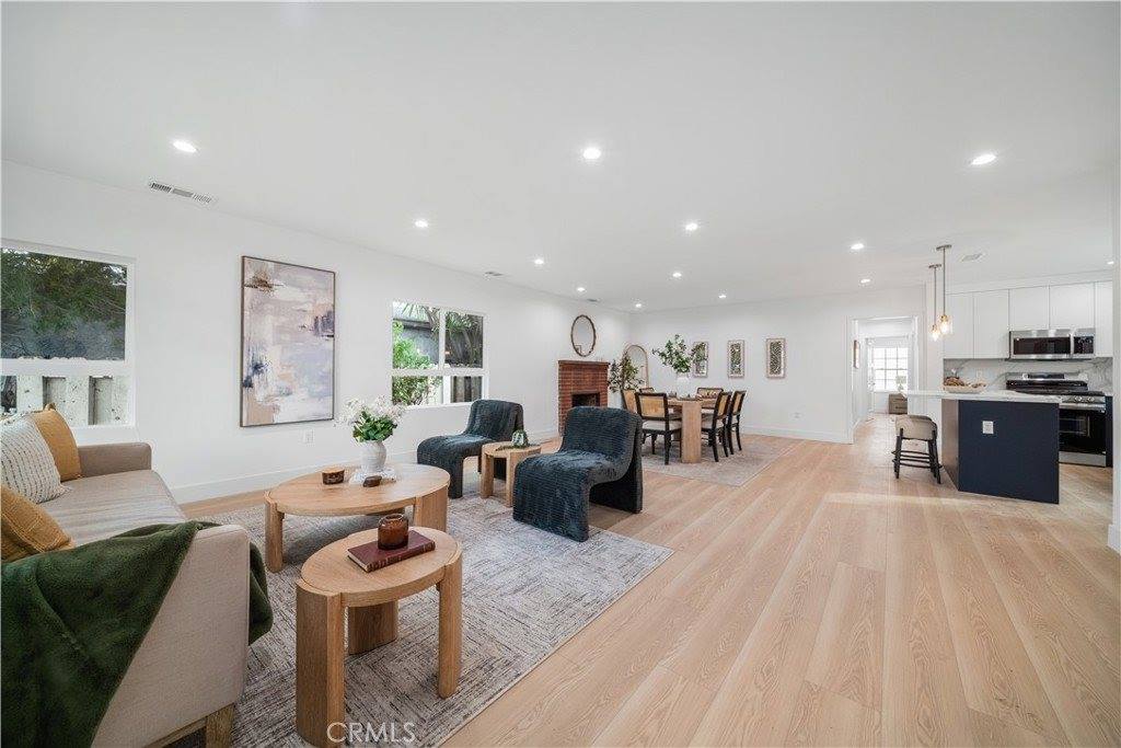 19918 Kittridge St, Winnetka, CA 91306